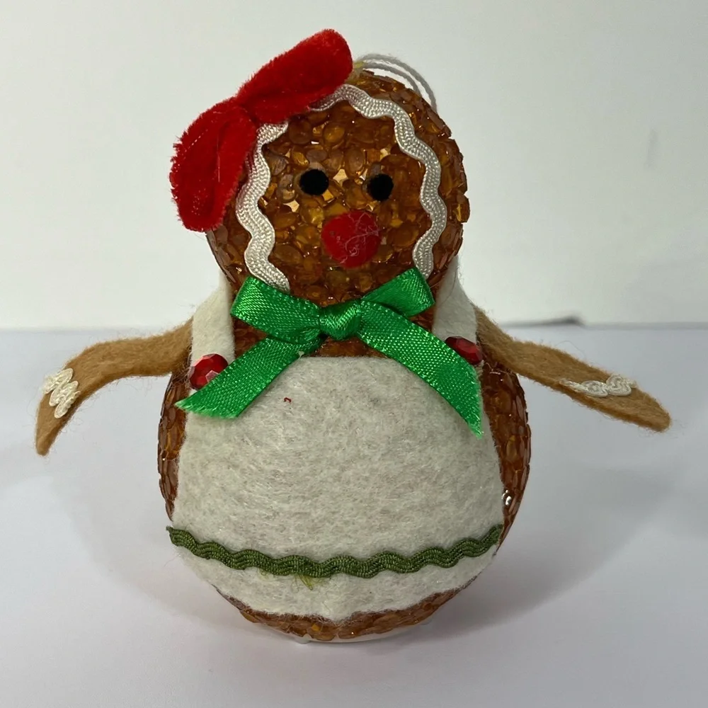 Color Changing Set of 4 Plastic Popcorn Gingerbread Men Women Christmas Ornament